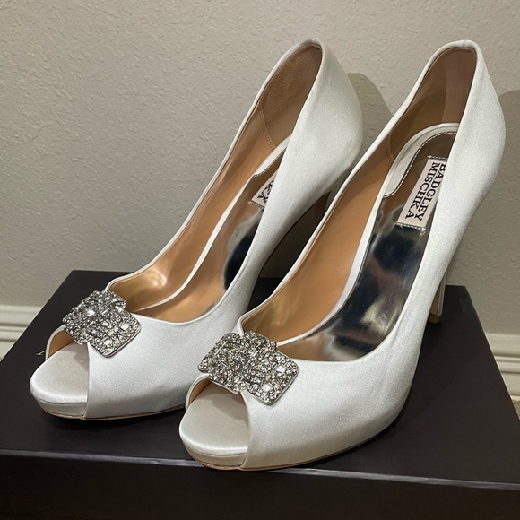 Badgley Mischka Tory Heels - Picture 2 of 6
